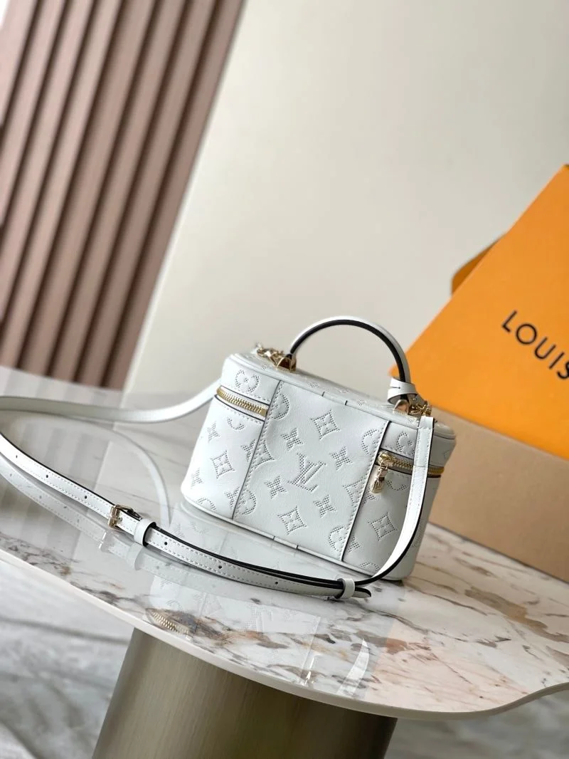 Minimalist Louis Vuitton Cosmetic Bags 39767