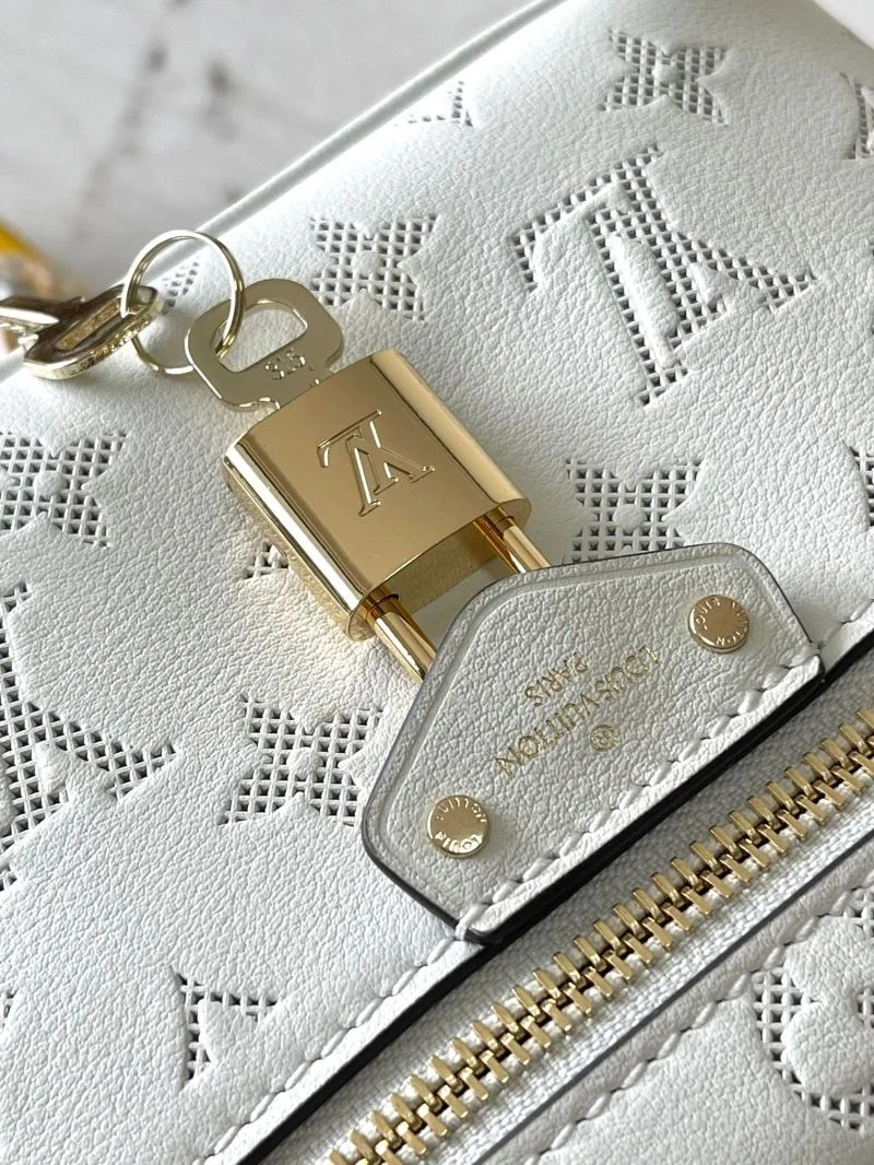 Minimalist Louis Vuitton Cosmetic Bags 39767