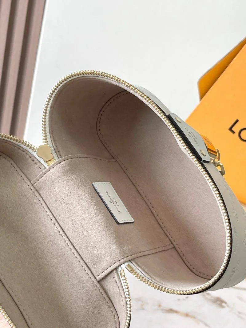 Minimalist Louis Vuitton Cosmetic Bags 39767