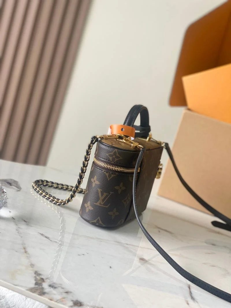 Louis Vuitton Cosmetic Bags Minimalist 39766