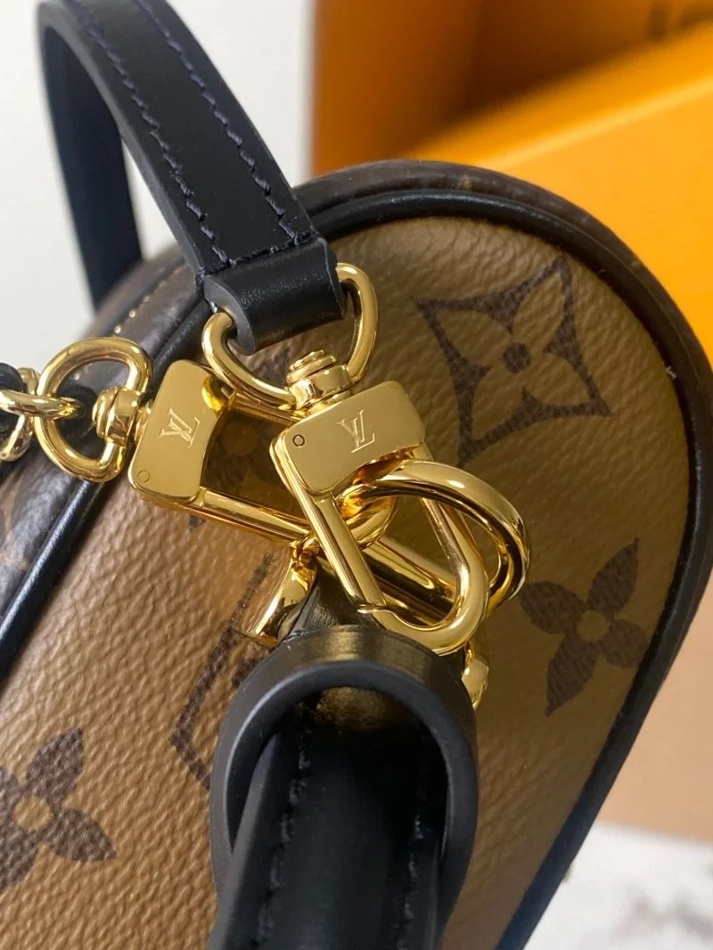 Louis Vuitton Cosmetic Bags Minimalist 39766