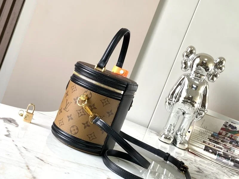 Louis Vuitton Cosmetic Bags Cozy 39802