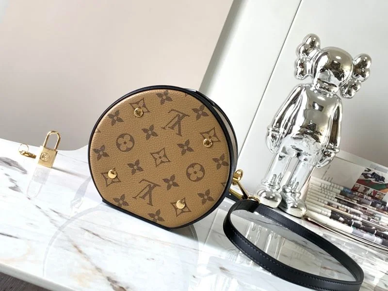 Louis Vuitton Cosmetic Bags Cozy 39802