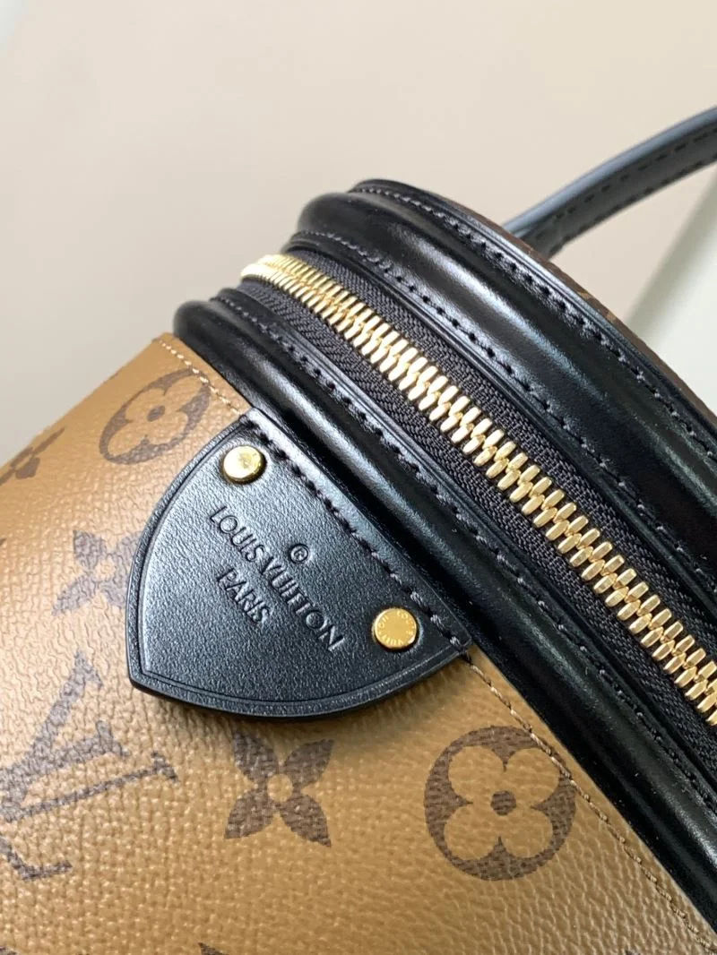 Louis Vuitton Cosmetic Bags Cozy 39802