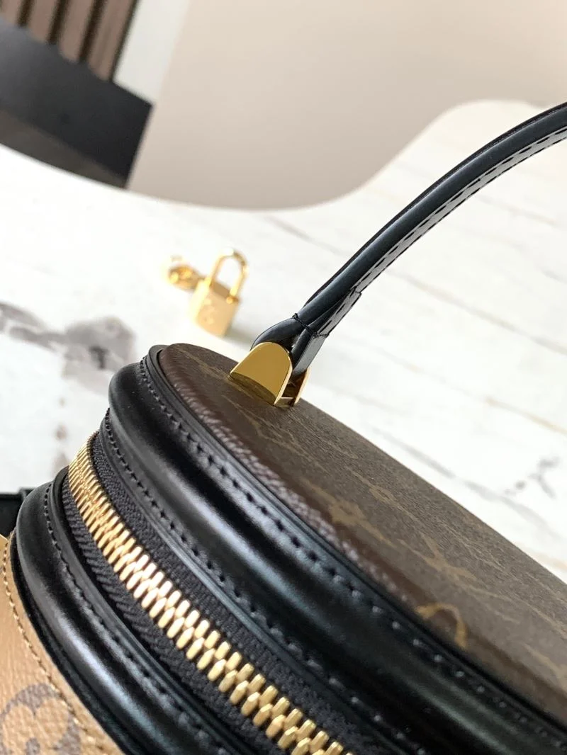 Louis Vuitton Cosmetic Bags Cozy 39802