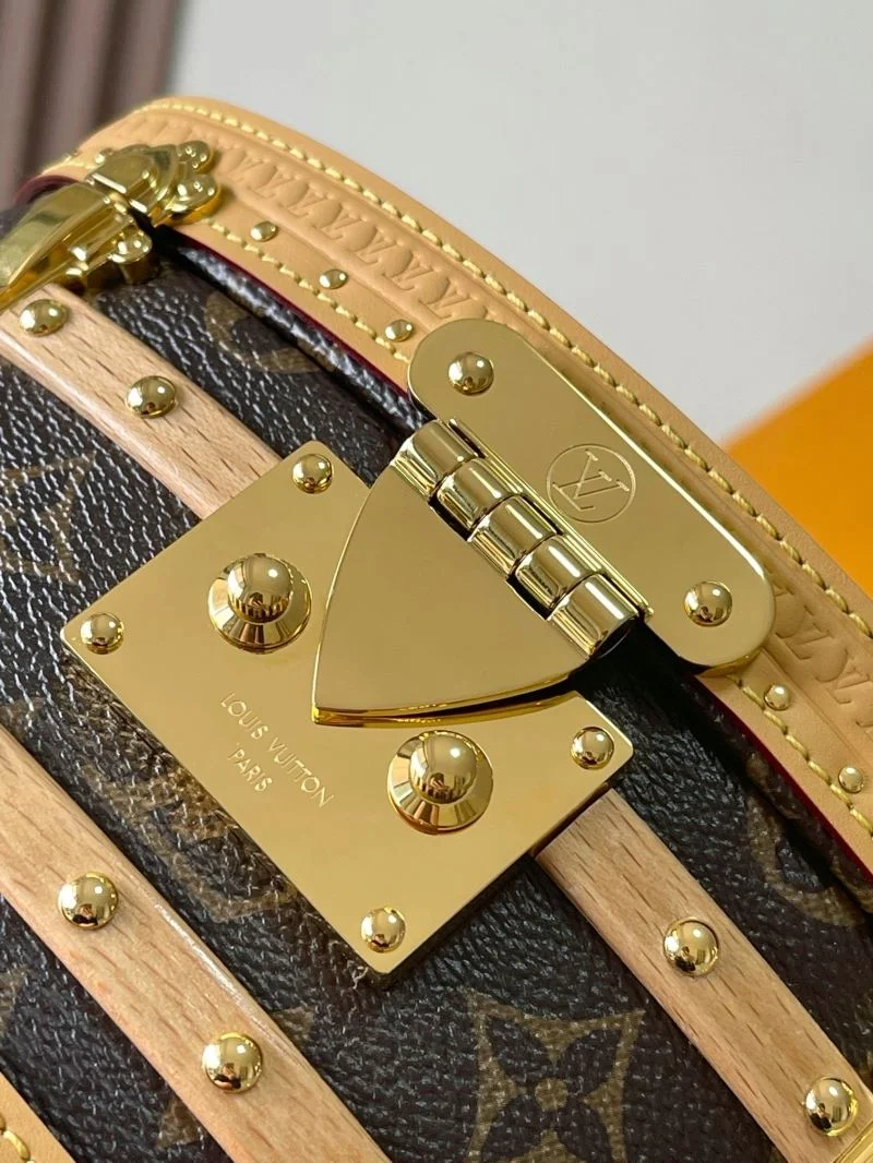 FashionForward Louis Vuitton Cosmetic Bags 39752