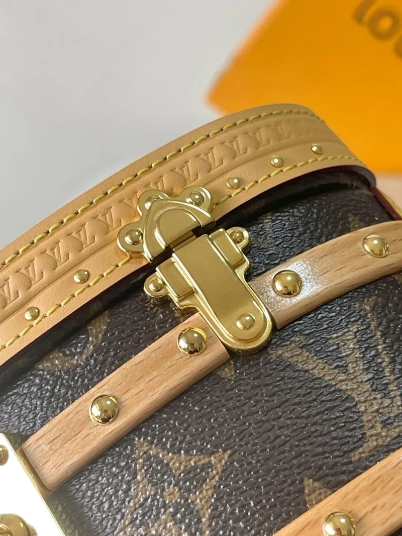 FashionForward Louis Vuitton Cosmetic Bags 39752