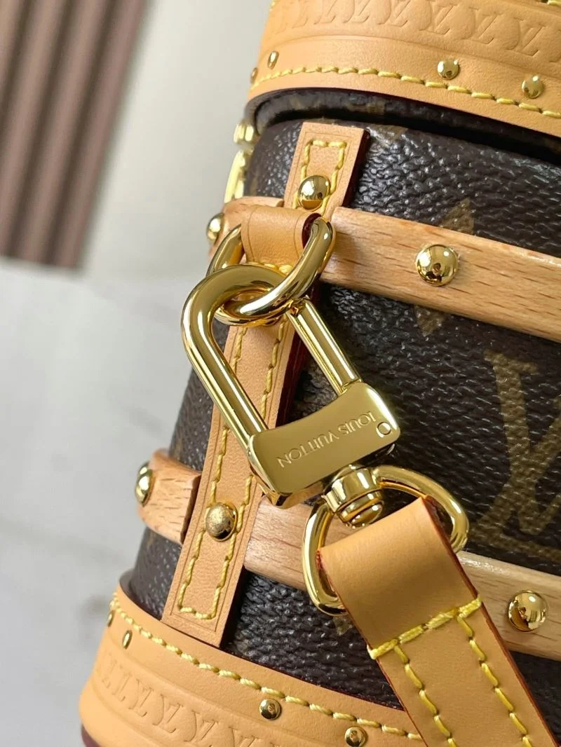 FashionForward Louis Vuitton Cosmetic Bags 39752
