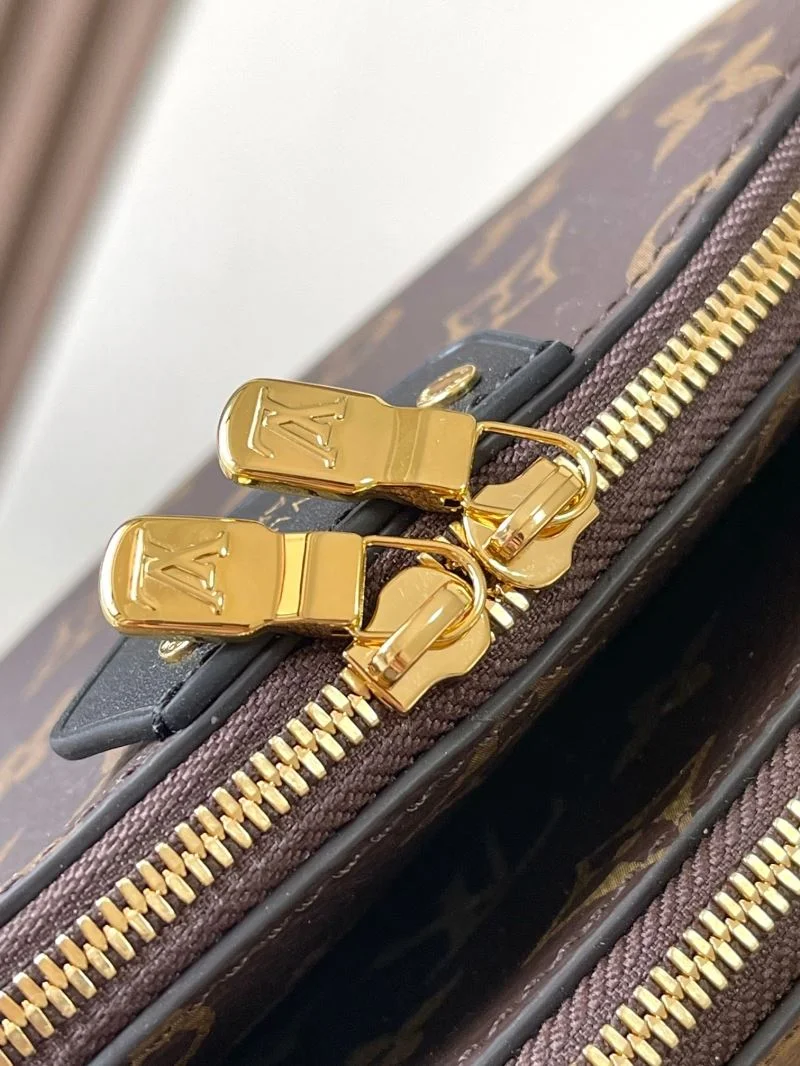 Breathable Louis Vuitton Cosmetic Bags 39750