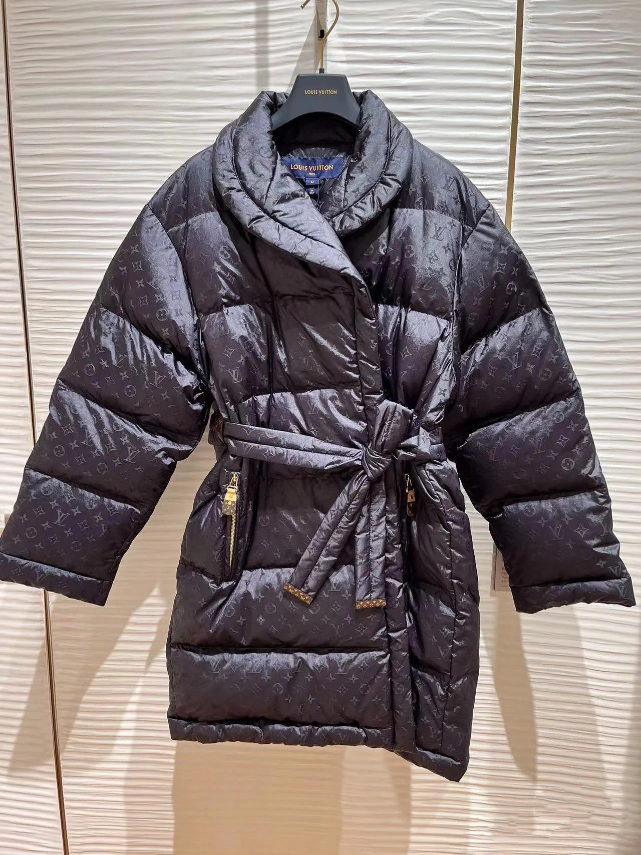 Upgraded Louis Vuitton Down Jackets 139459