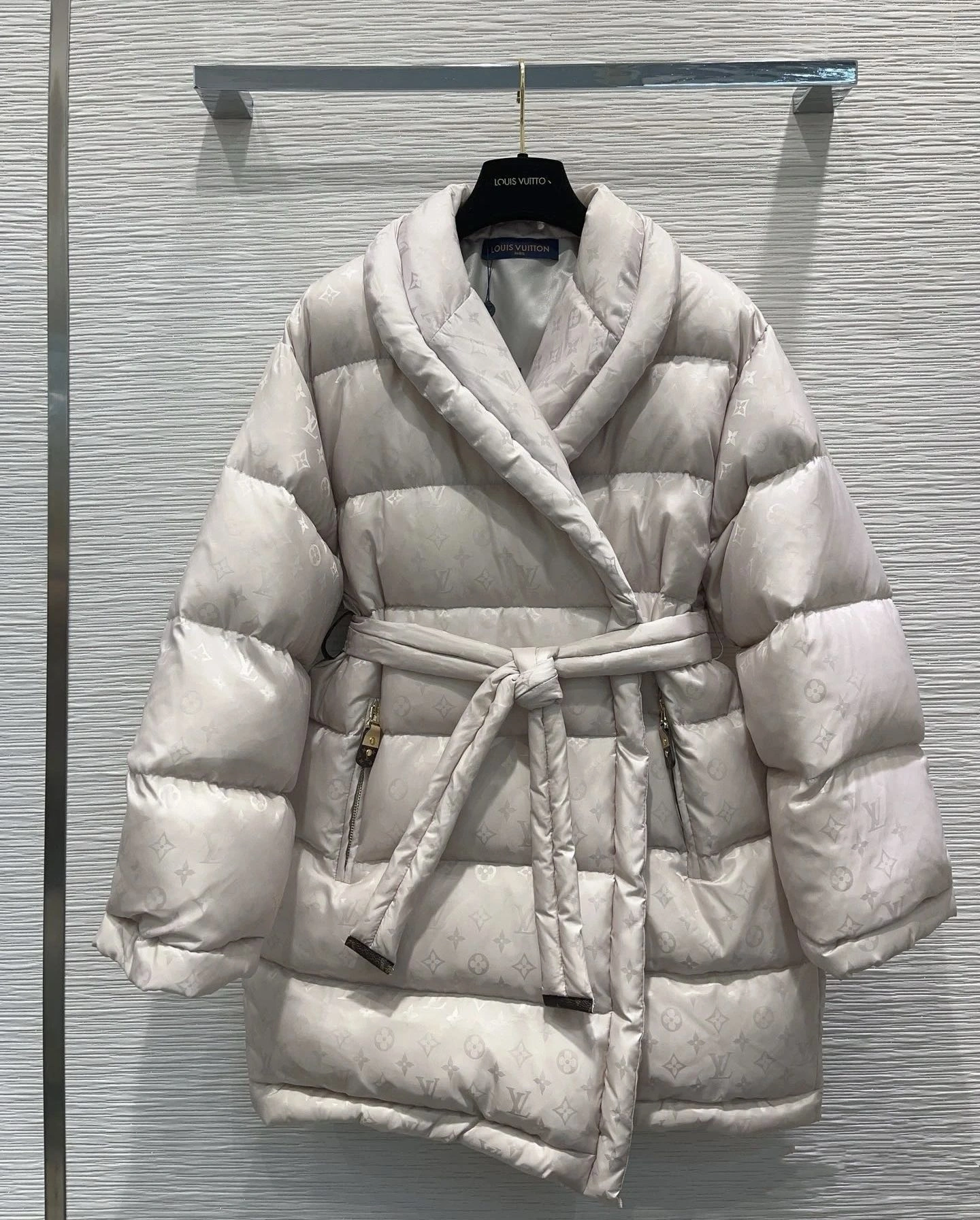 Comfortable Louis Vuitton Down Jackets 139468