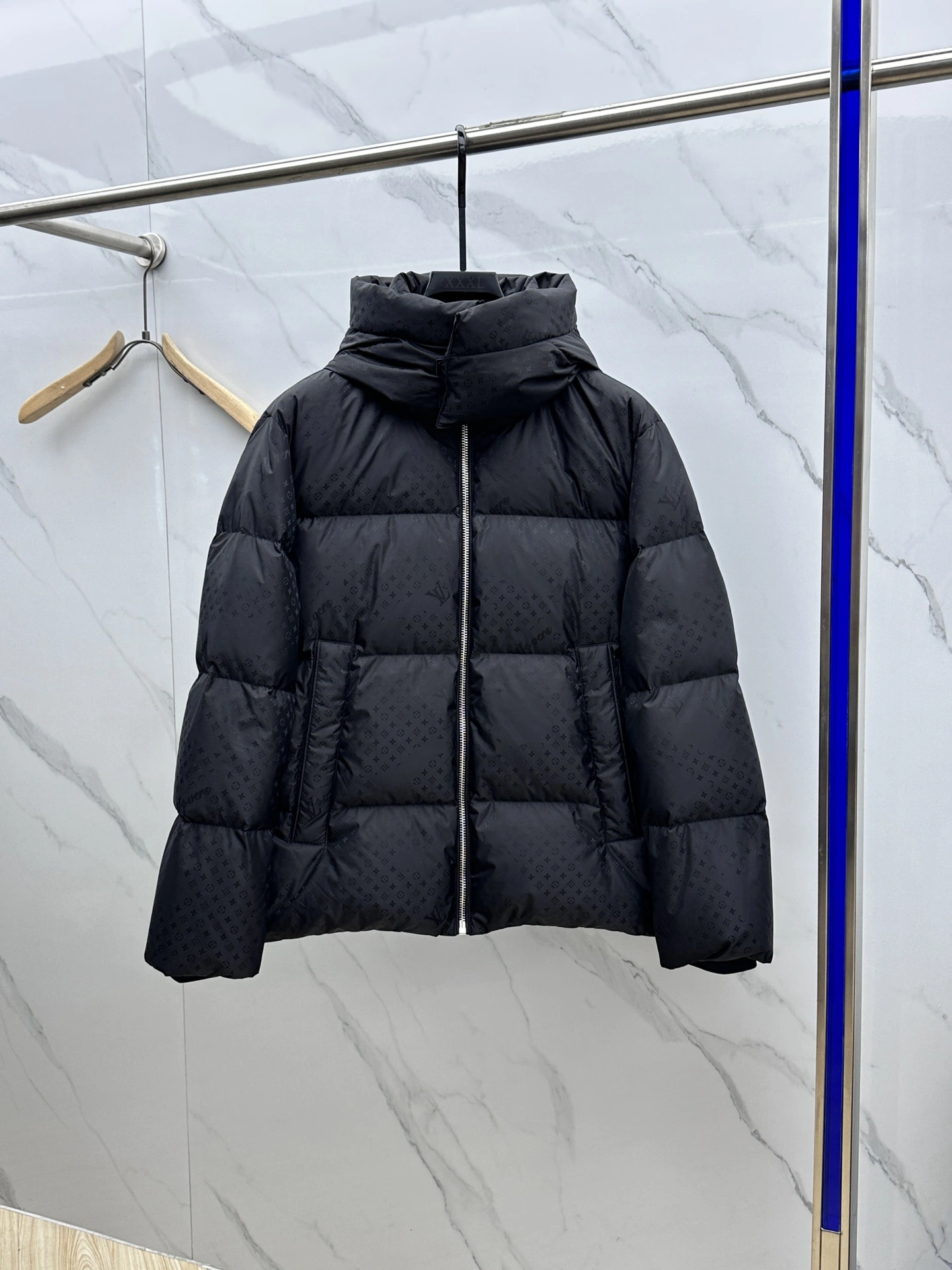 Resilient Louis Vuitton Down Jackets 139478