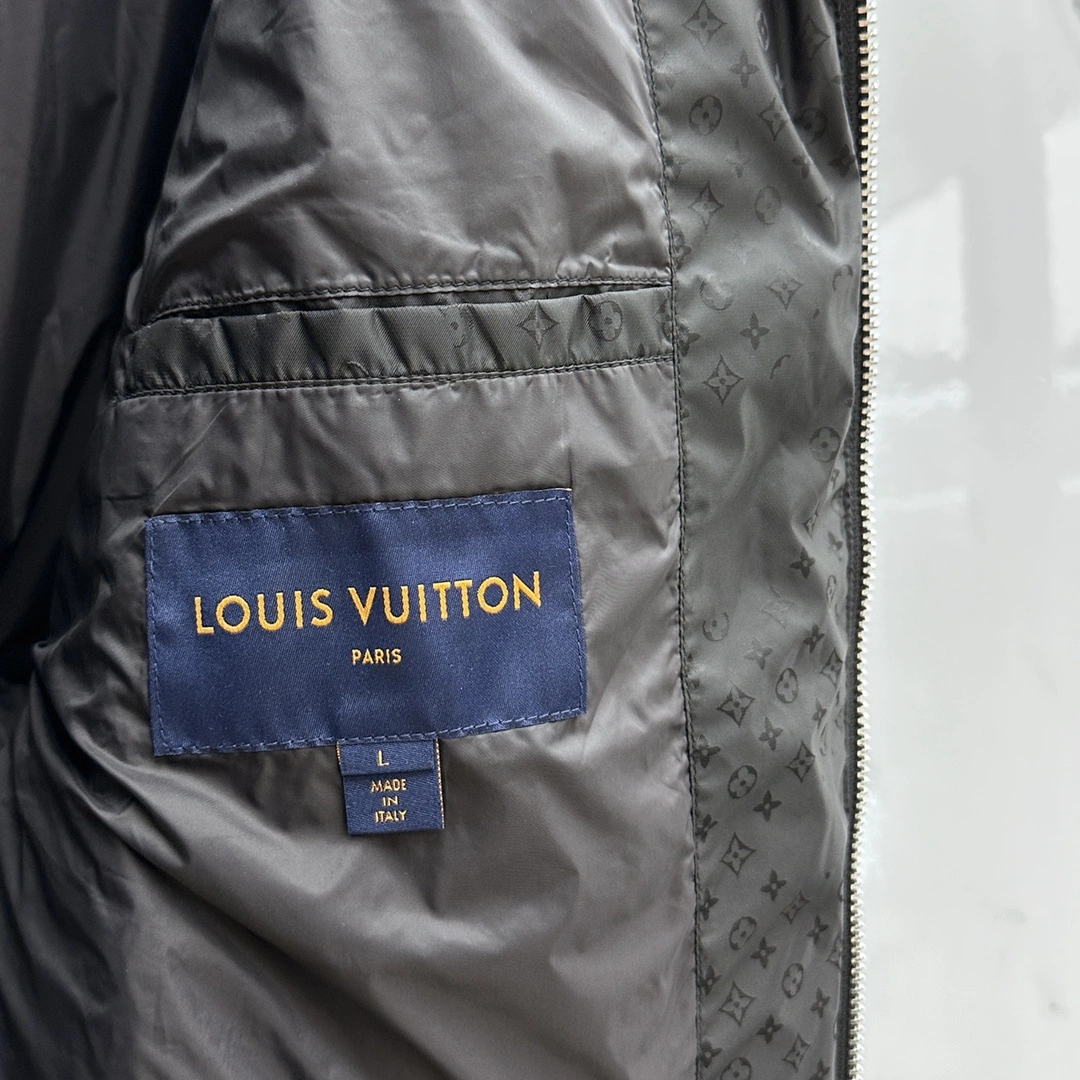 Resilient Louis Vuitton Down Jackets 139478