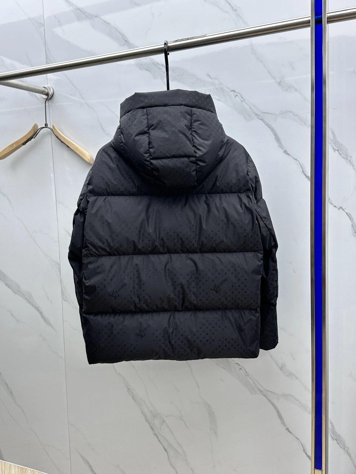 Resilient Louis Vuitton Down Jackets 139478