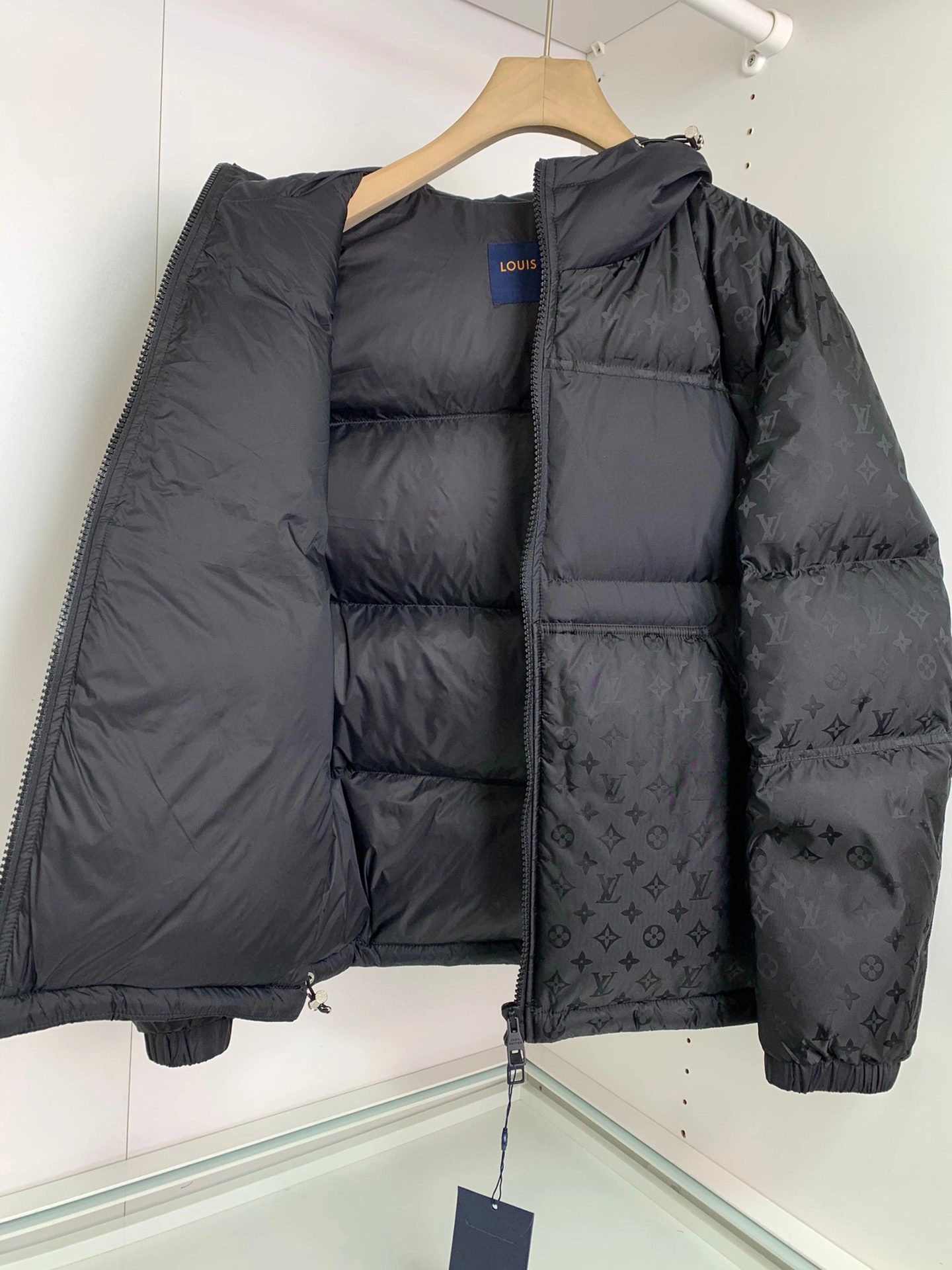 OdorResistant Louis Vuitton Down Jackets 139465