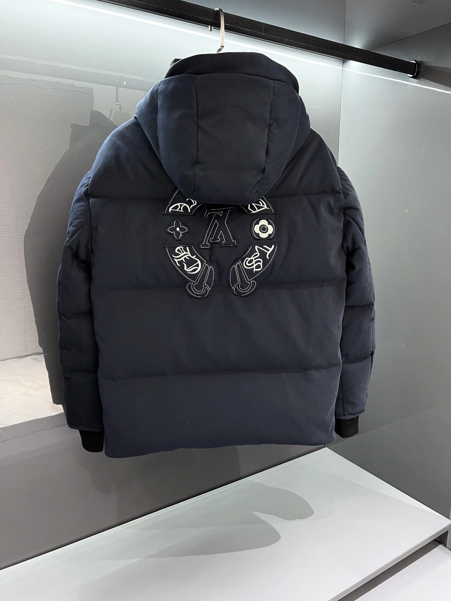 Breathable Louis Vuitton Down Jackets 139466