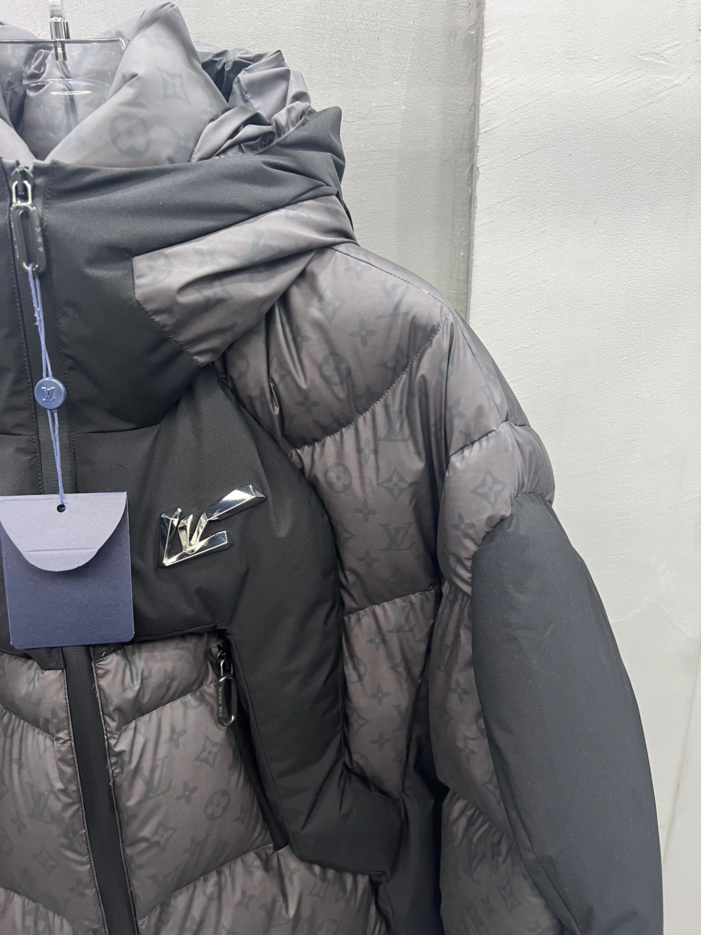 Elegant Louis Vuitton Down Jackets 139456