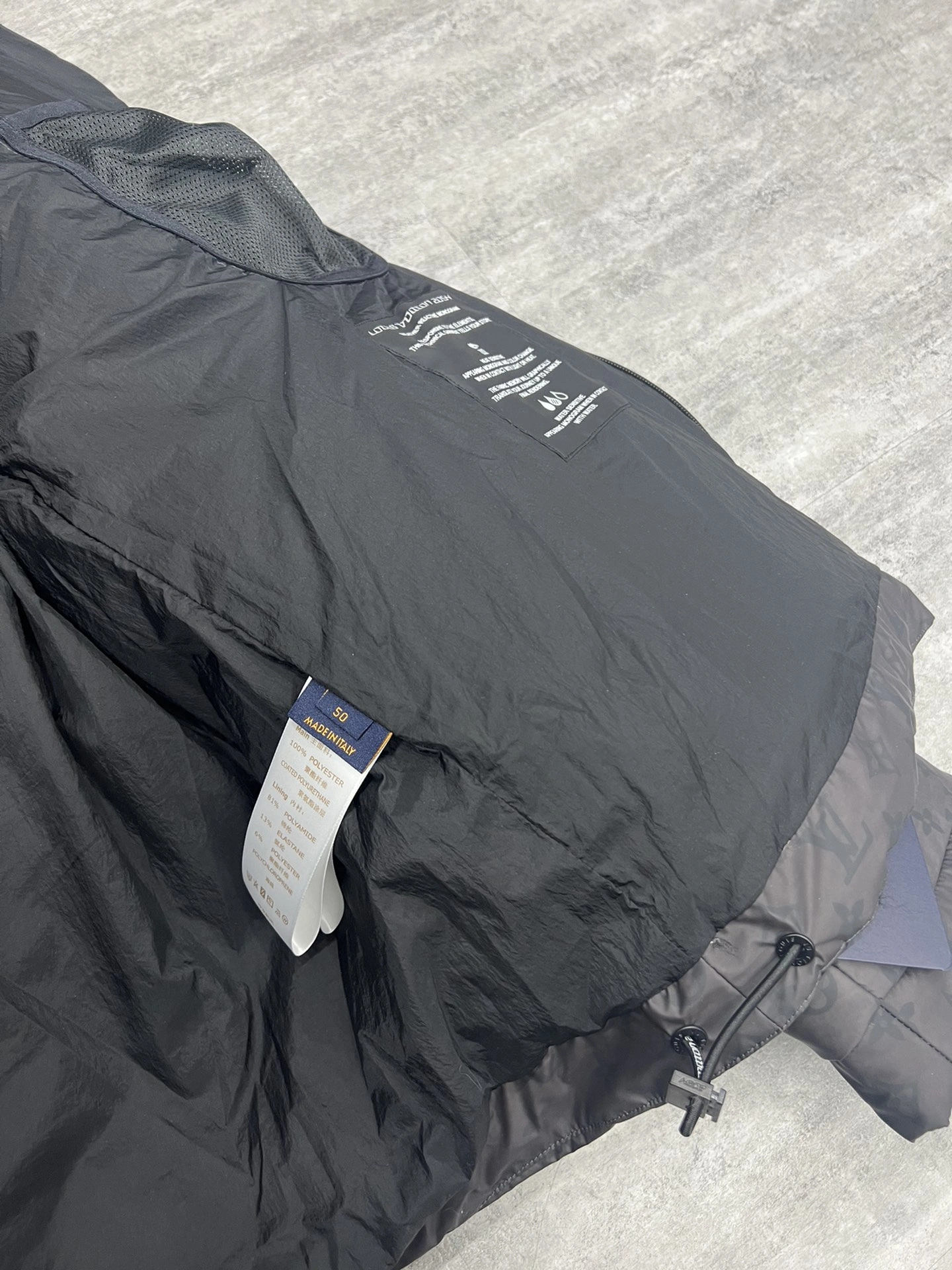 Elegant Louis Vuitton Down Jackets 139456