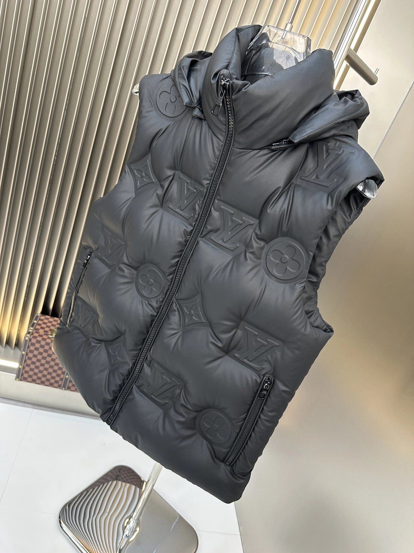 Reliable Louis Vuitton Down Jackets 139460