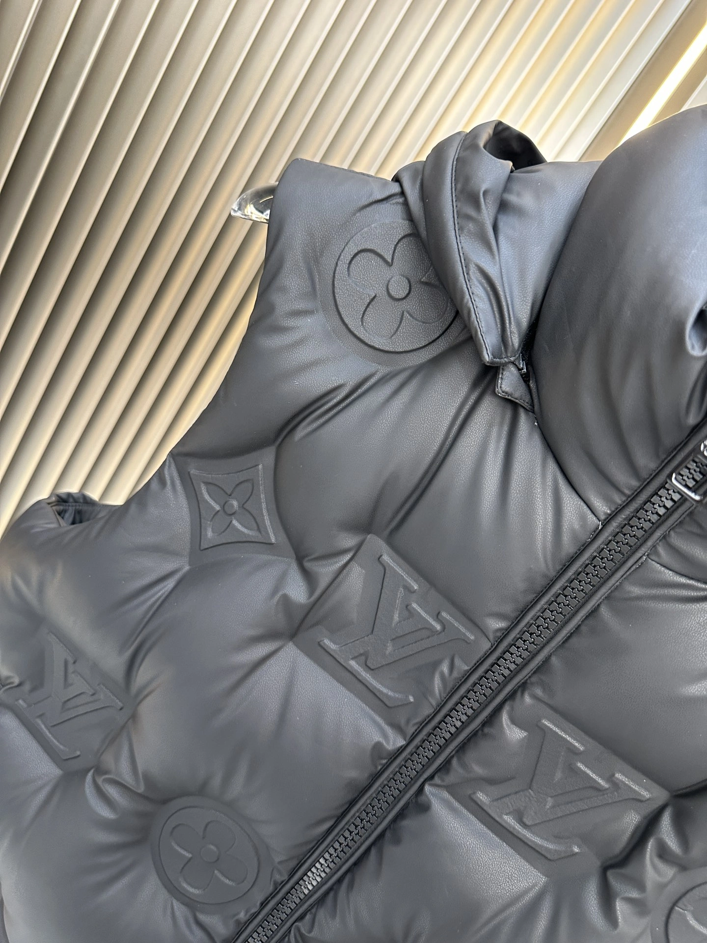 Reliable Louis Vuitton Down Jackets 139460