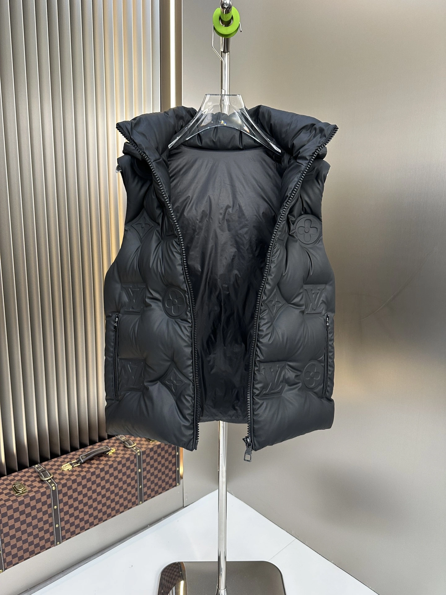 Reliable Louis Vuitton Down Jackets 139460