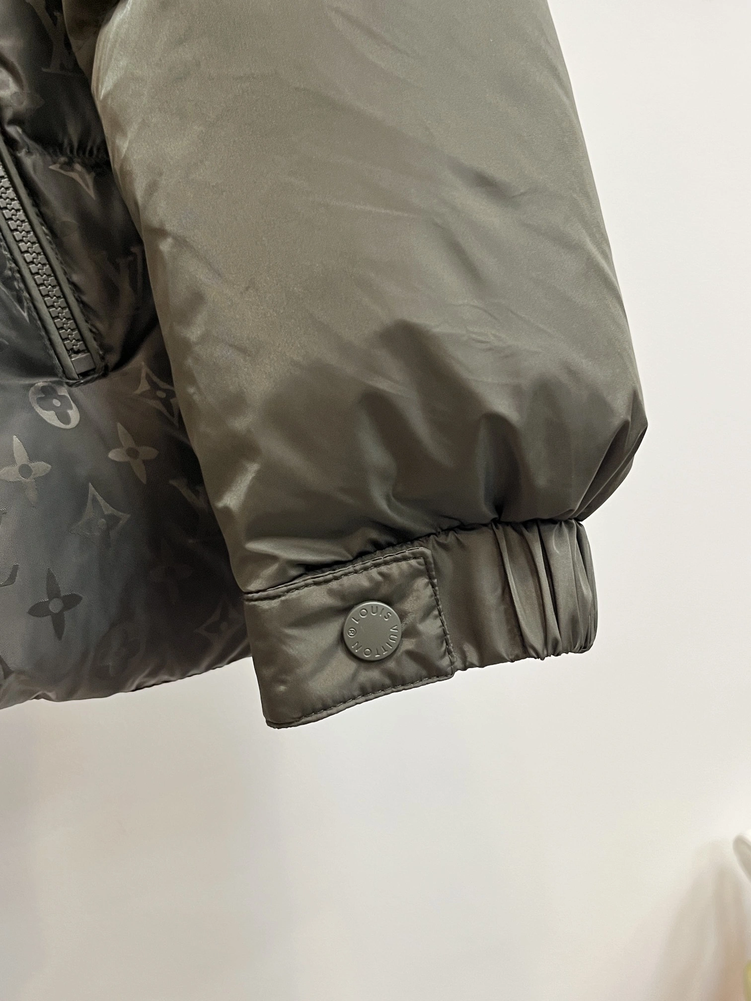BestValue Louis Vuitton Down Jackets 139476