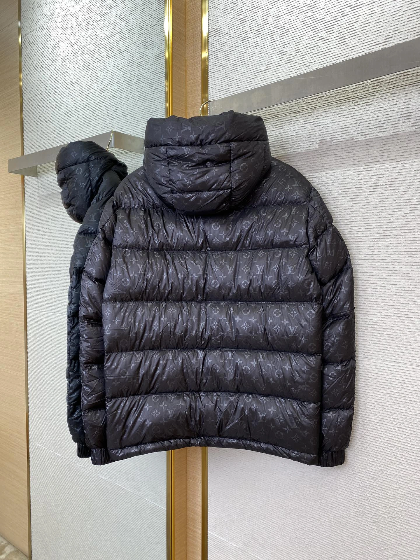 Neat Louis Vuitton Down Jackets 139458