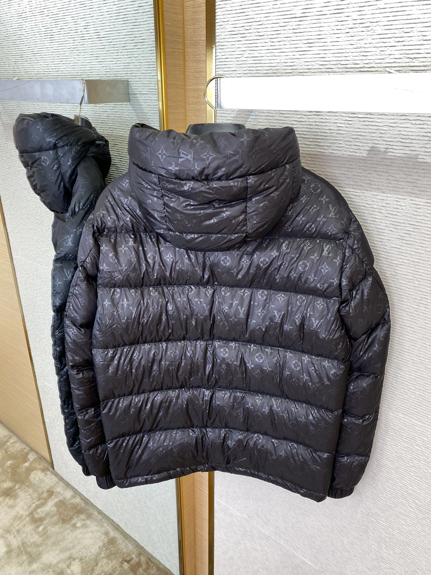 Neat Louis Vuitton Down Jackets 139458