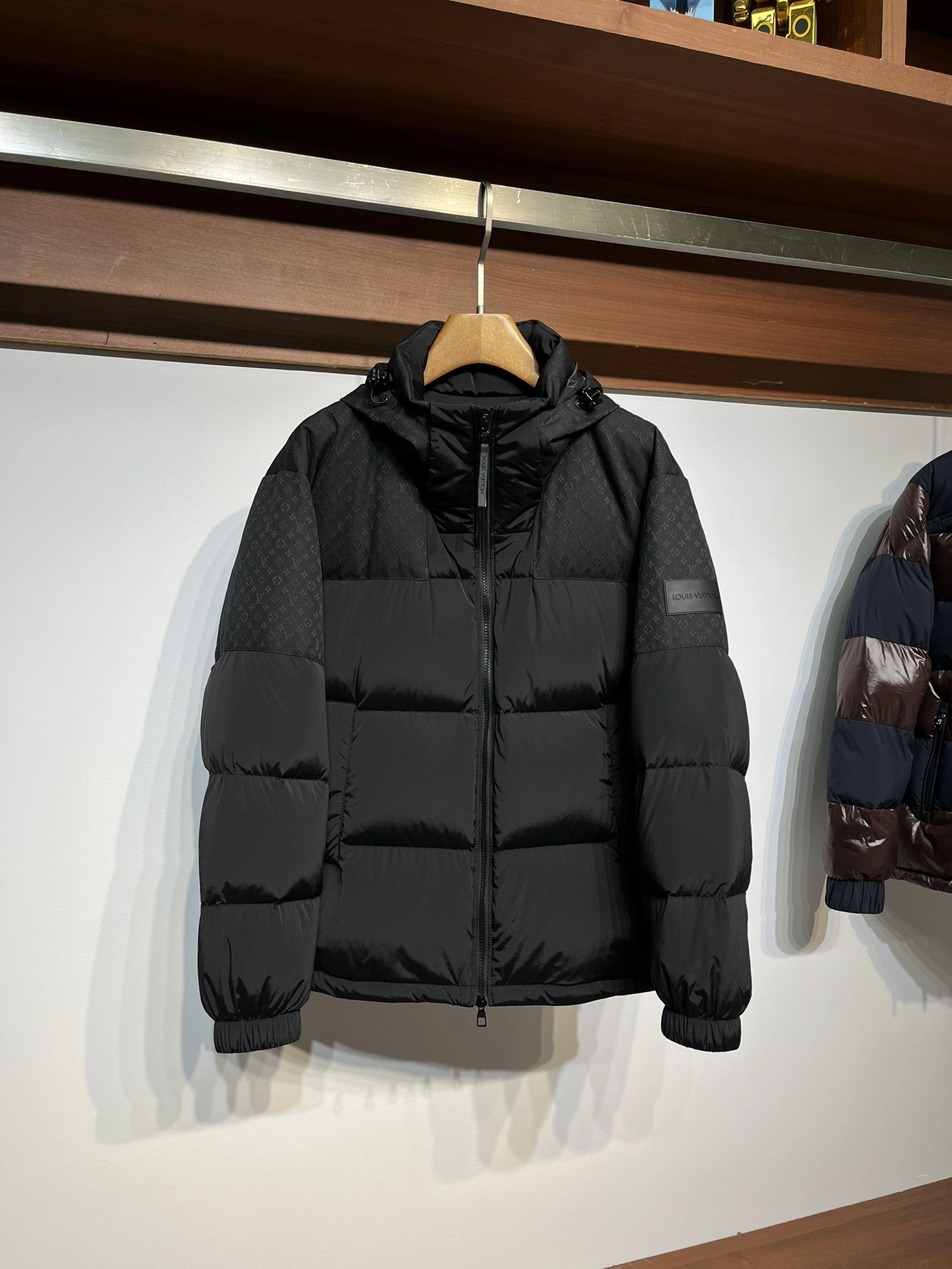 Casual Louis Vuitton Down Jackets 139467