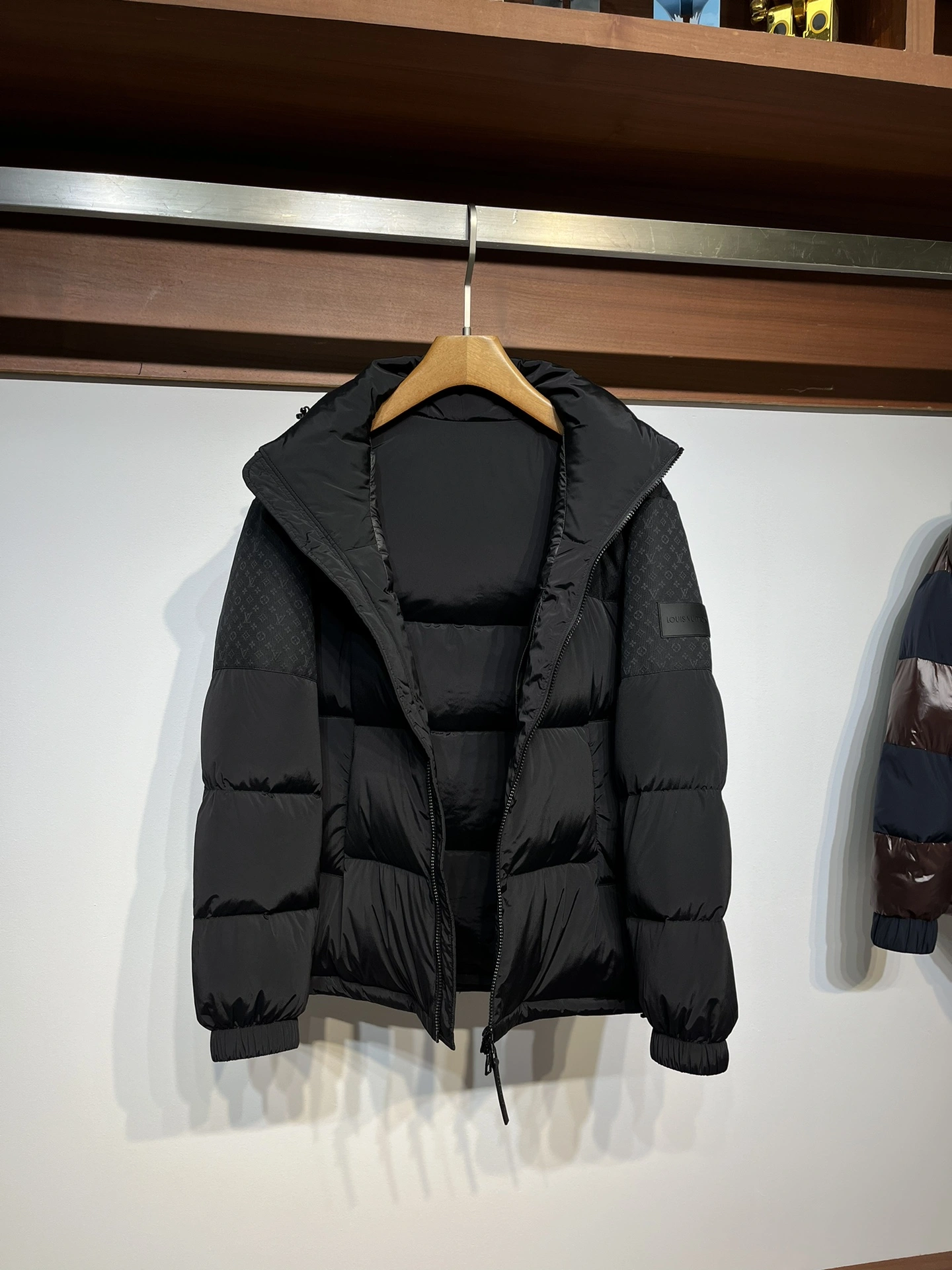Casual Louis Vuitton Down Jackets 139467