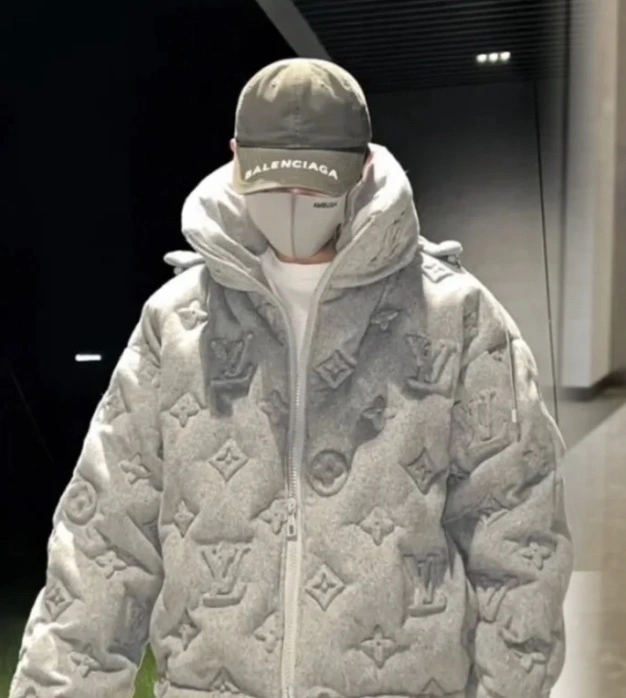 Thermal Louis Vuitton Down Jackets 139449