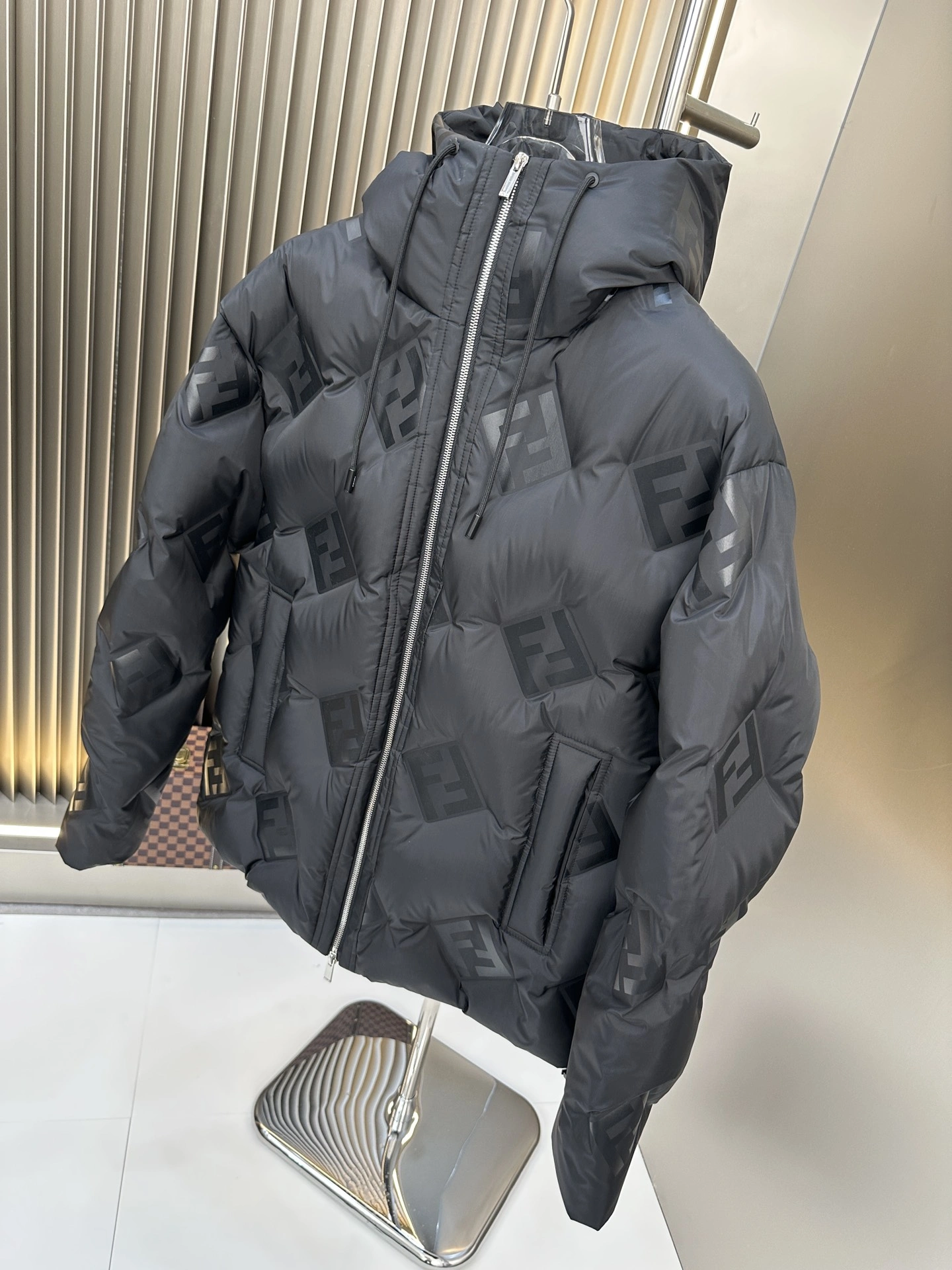Fashionable Louis Vuitton Down Jackets 139446