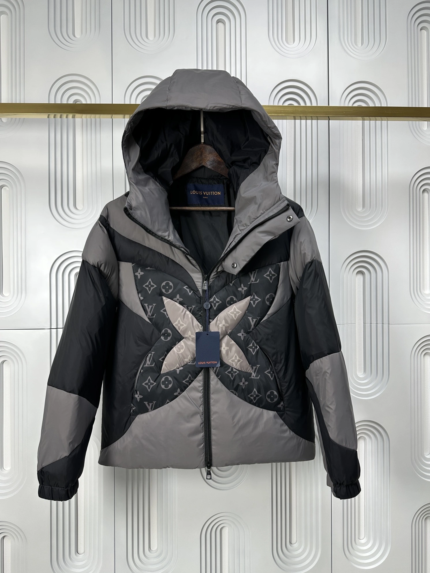 ZipUp Louis Vuitton Down Jackets 139441