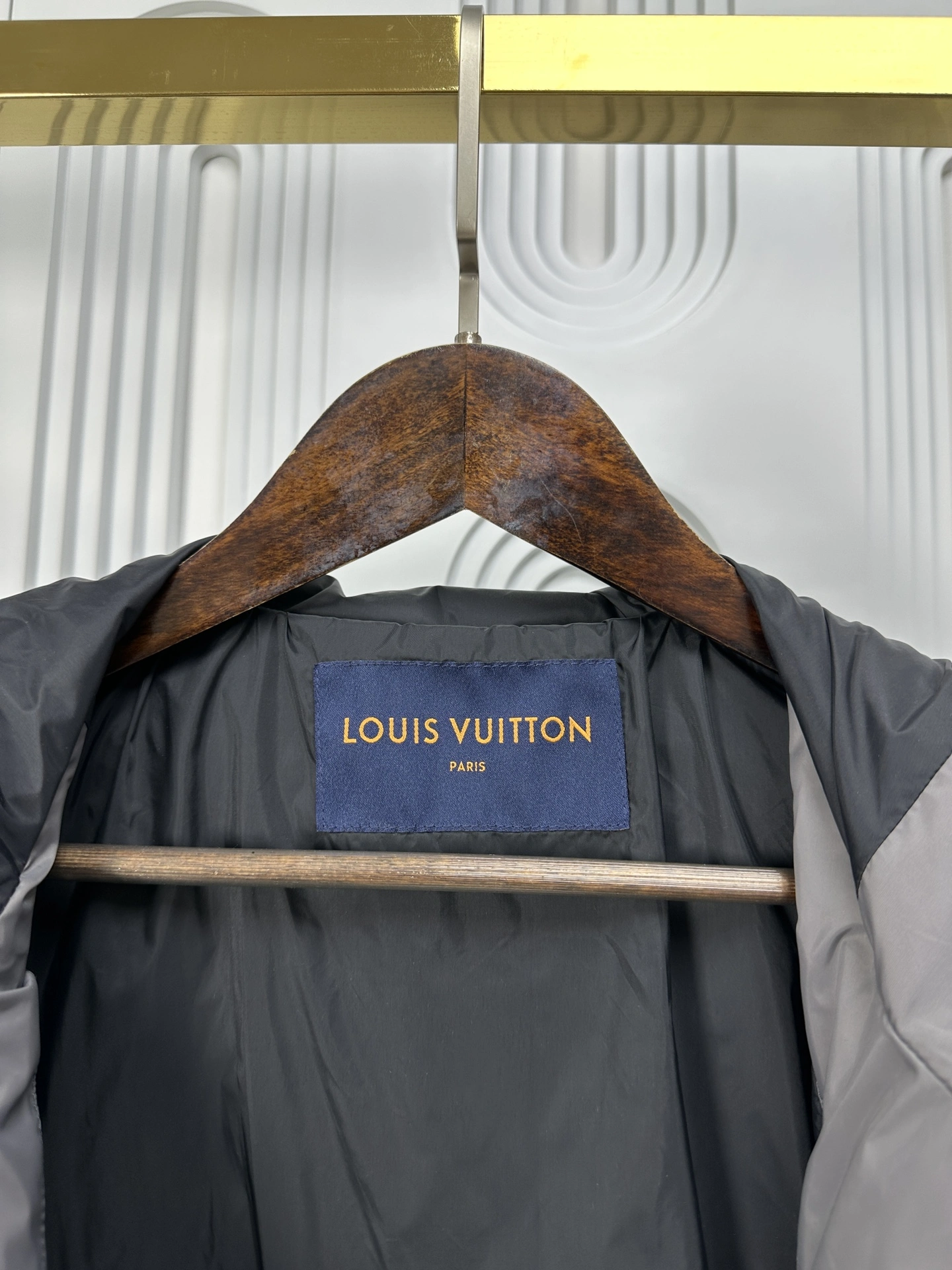 ZipUp Louis Vuitton Down Jackets 139441