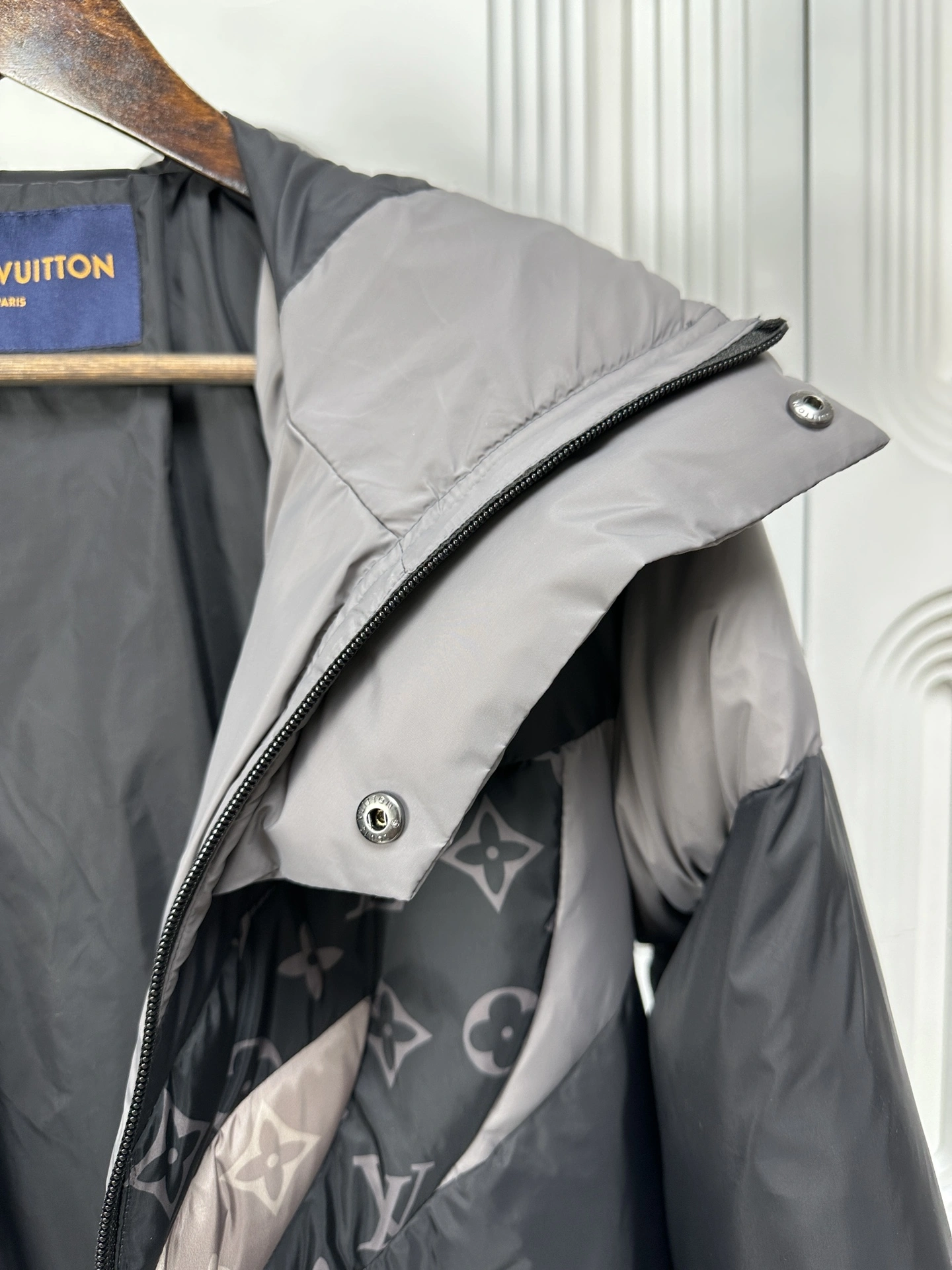 ZipUp Louis Vuitton Down Jackets 139441