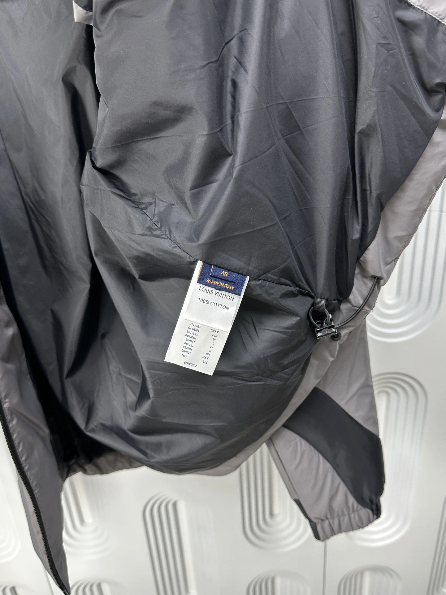 ZipUp Louis Vuitton Down Jackets 139441