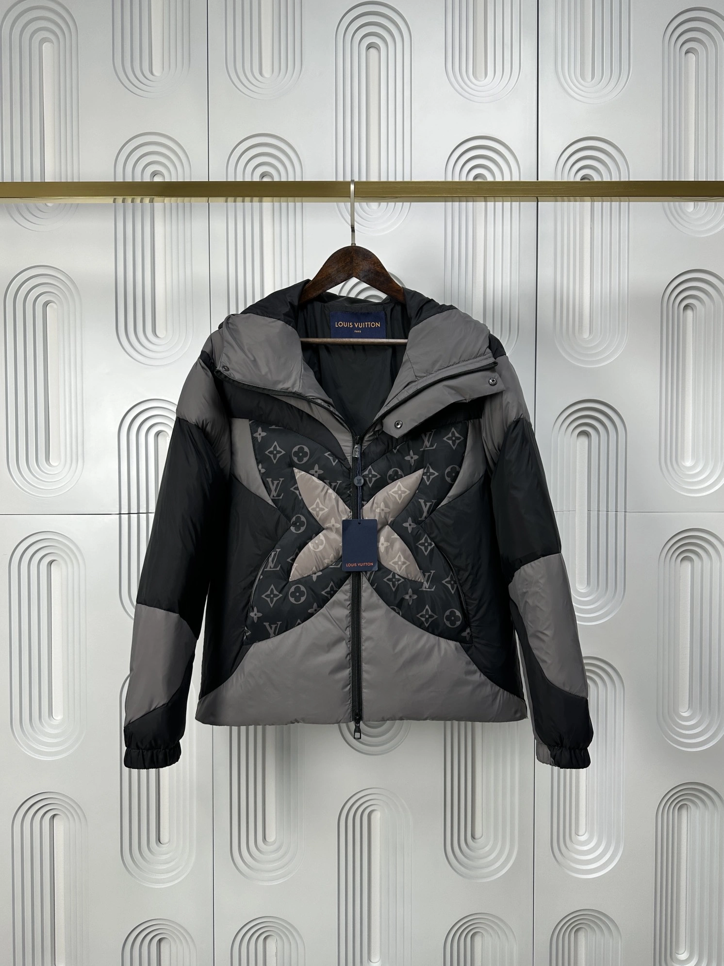 Upgraded Louis Vuitton Down Jackets 139440