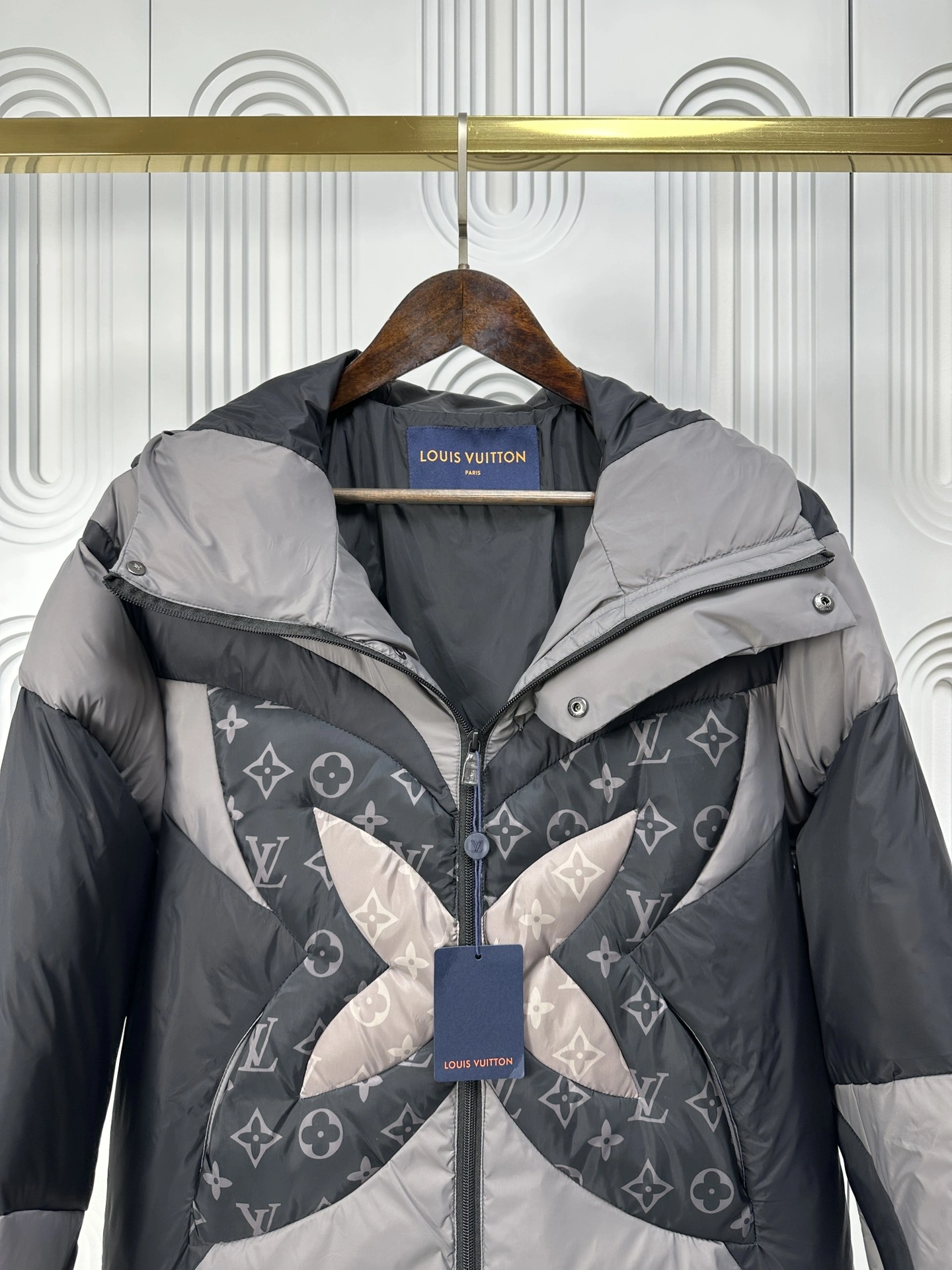 Upgraded Louis Vuitton Down Jackets 139440