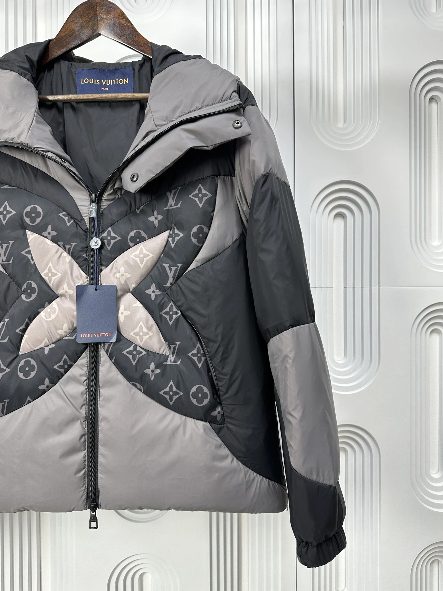 Upgraded Louis Vuitton Down Jackets 139440