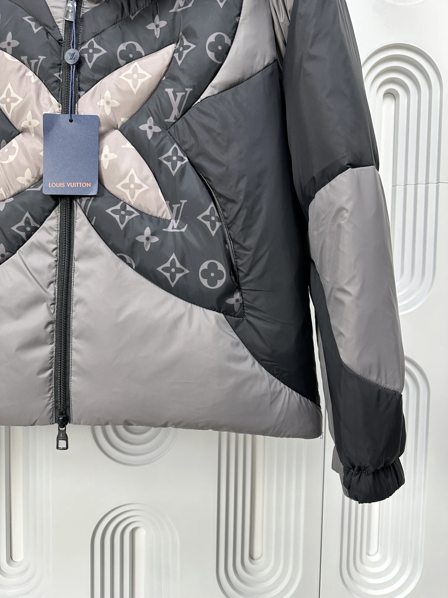 Upgraded Louis Vuitton Down Jackets 139440