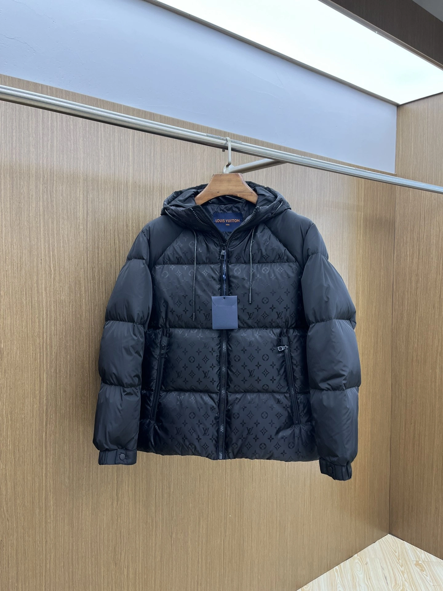 Unisex Louis Vuitton Down Jackets 139429