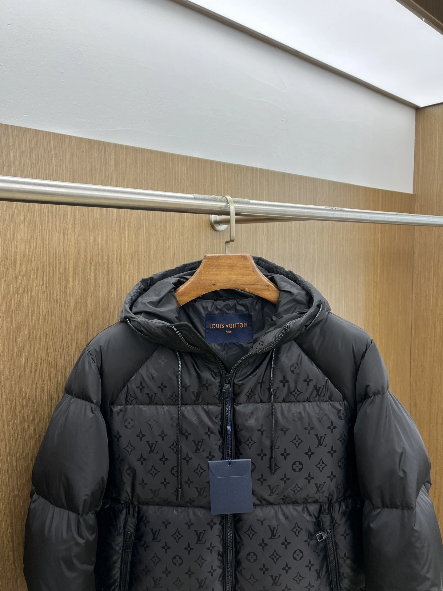 Unisex Louis Vuitton Down Jackets 139429
