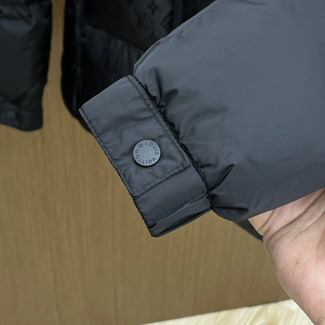 Unisex Louis Vuitton Down Jackets 139429