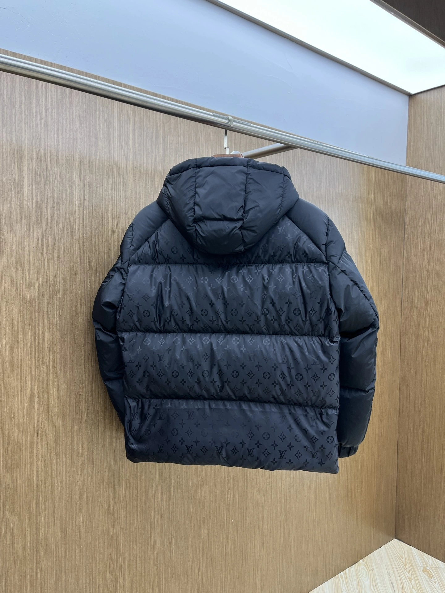 Unisex Louis Vuitton Down Jackets 139429