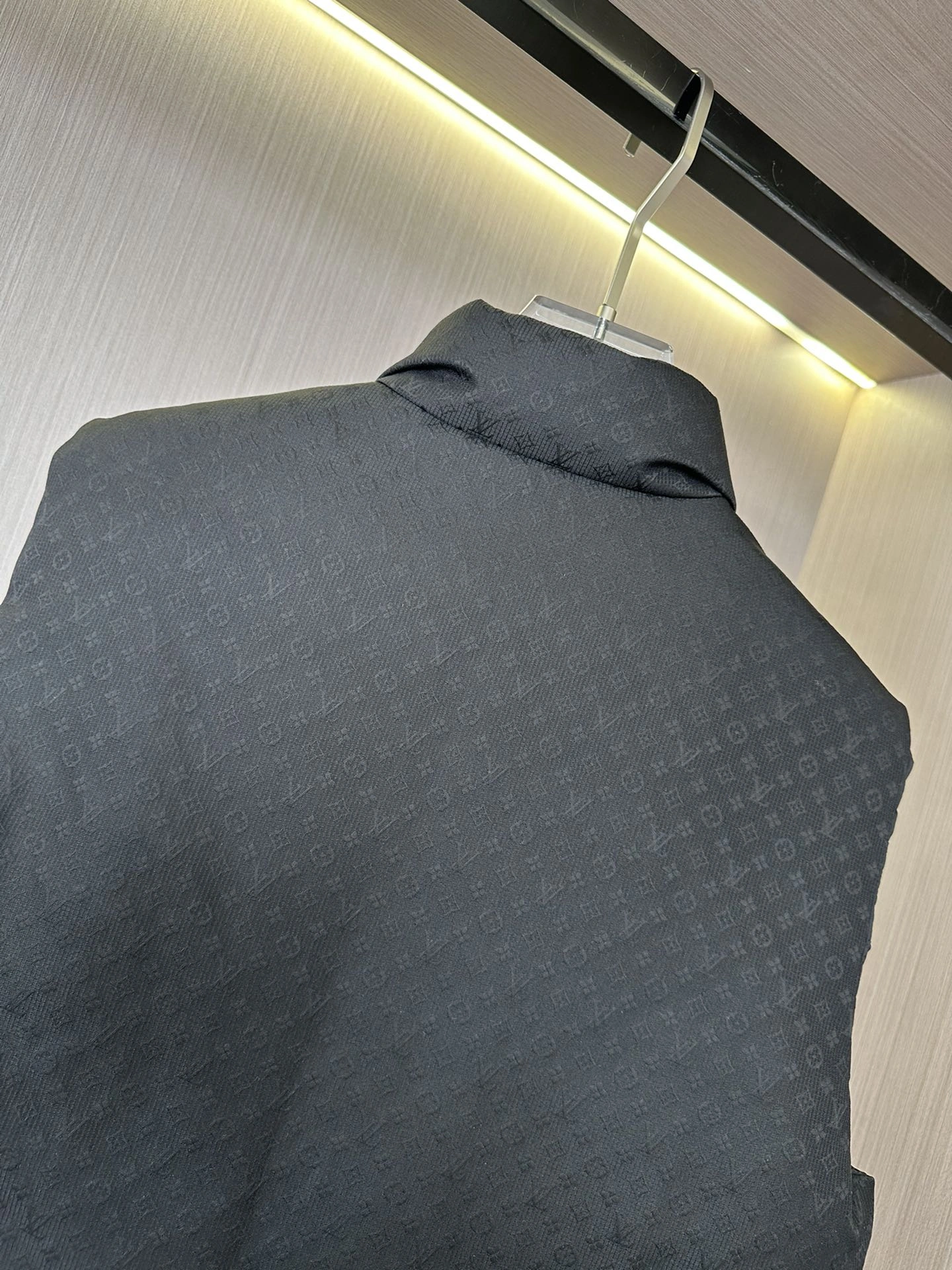 ModernLook Louis Vuitton Down Jackets 139426