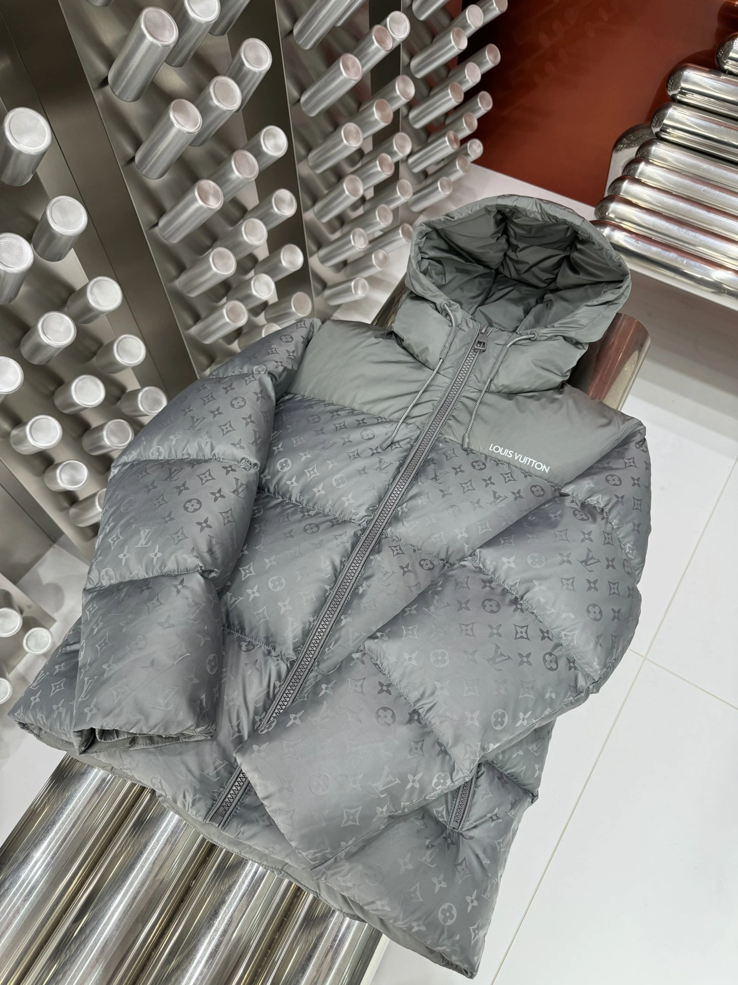 Louis Vuitton Down Jackets Minimalist 139431