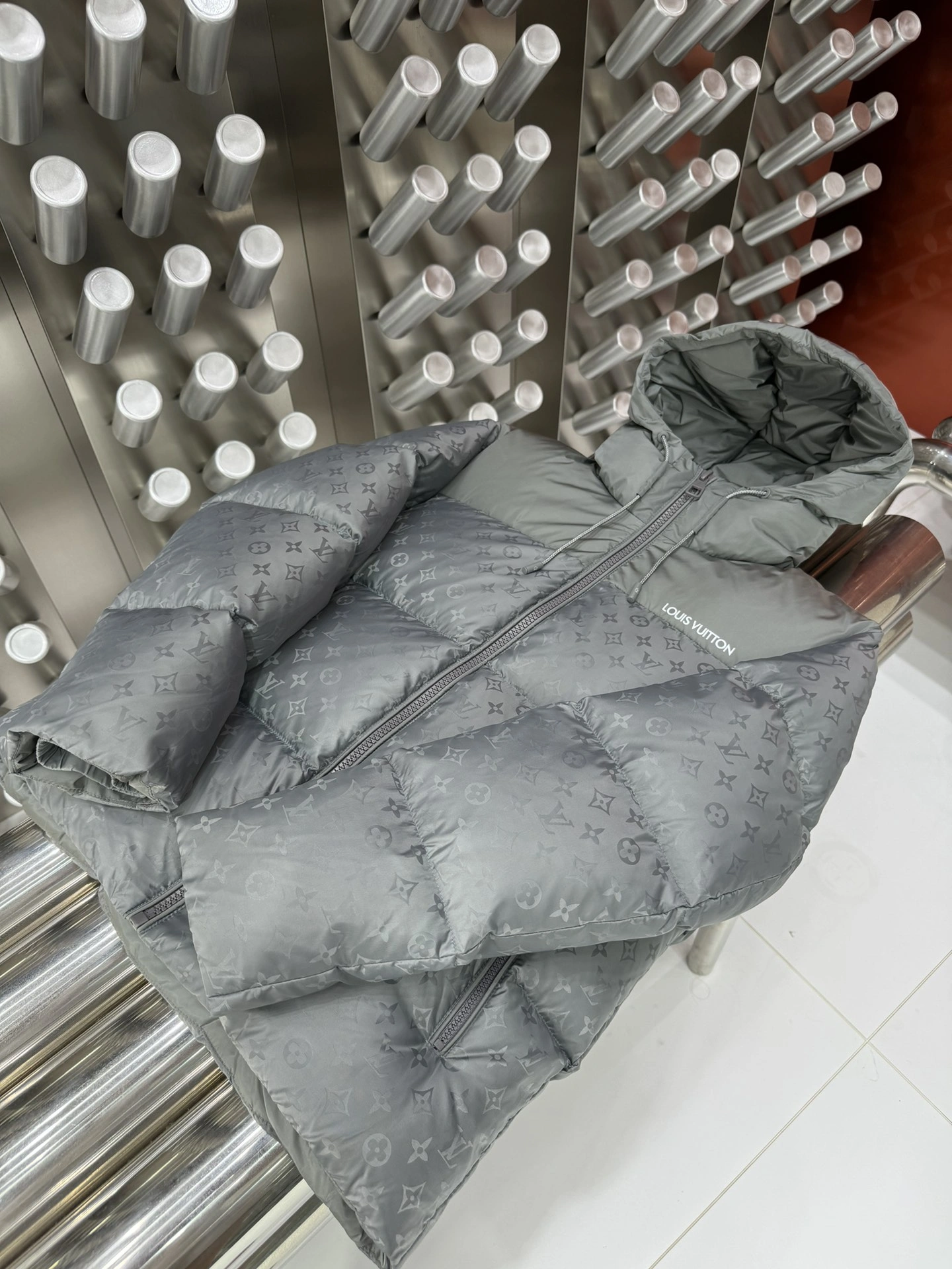 Louis Vuitton Down Jackets Minimalist 139431