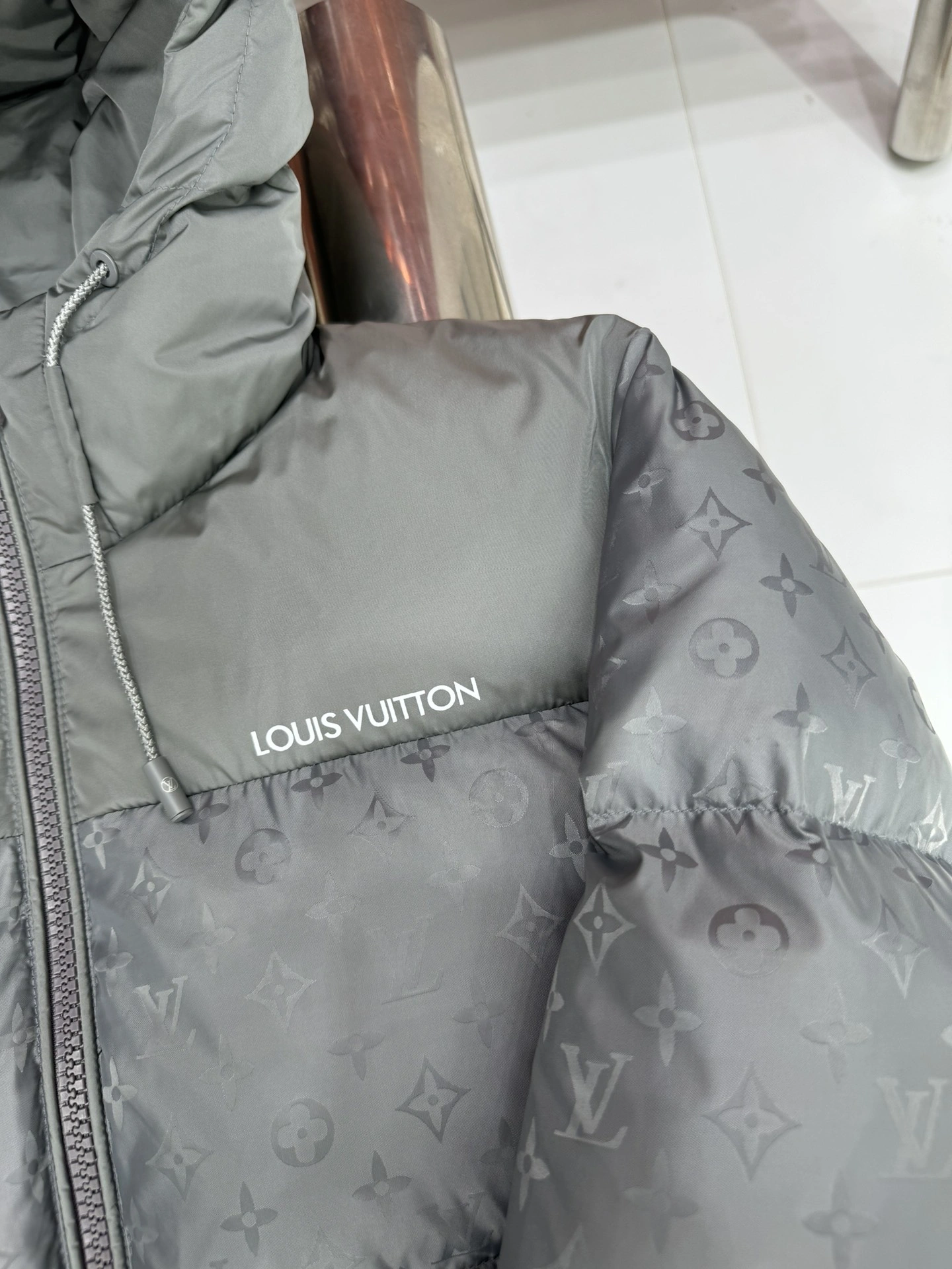 Louis Vuitton Down Jackets Minimalist 139431