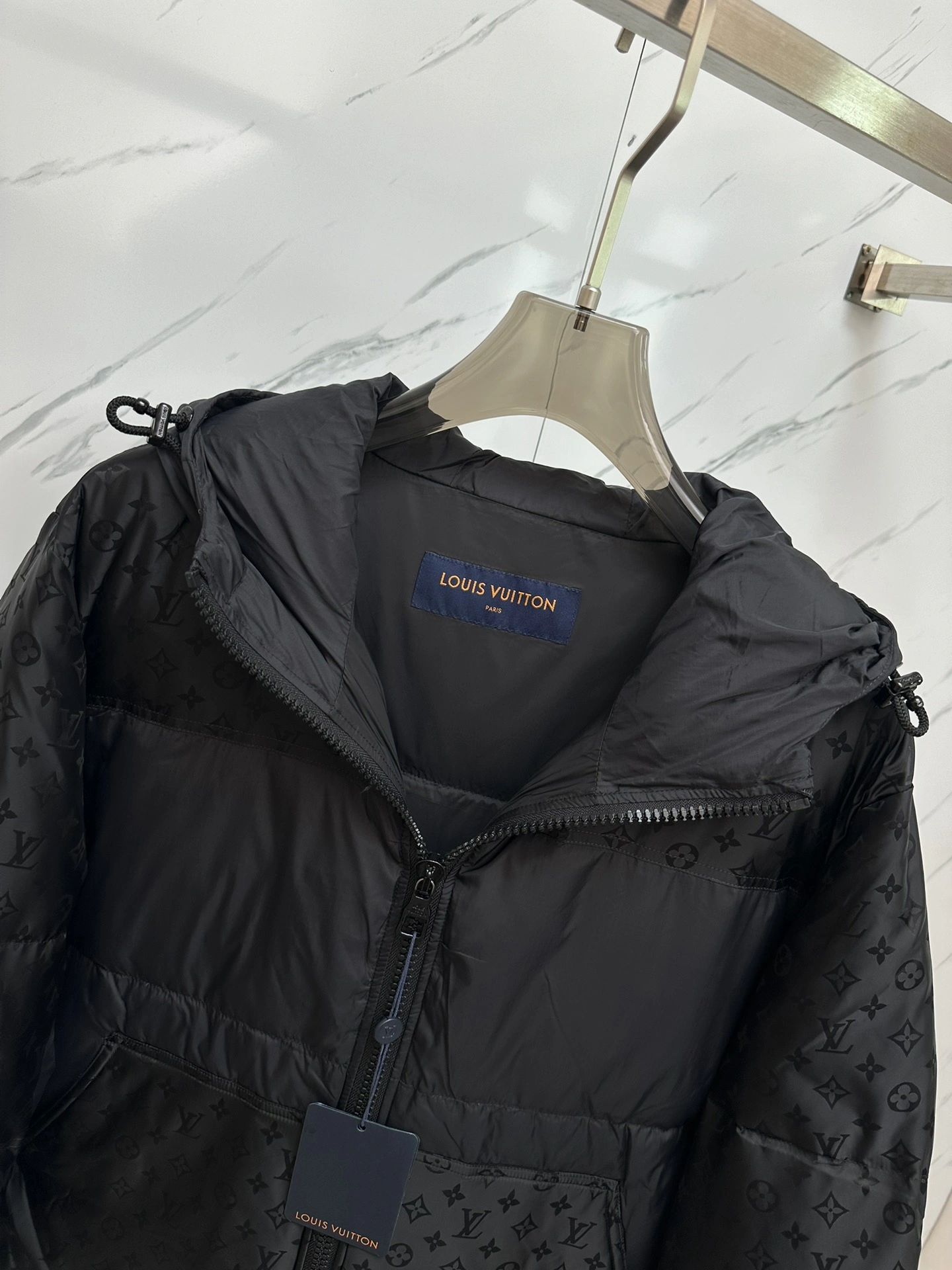 FlexibleFit Louis Vuitton Down Jackets 139415