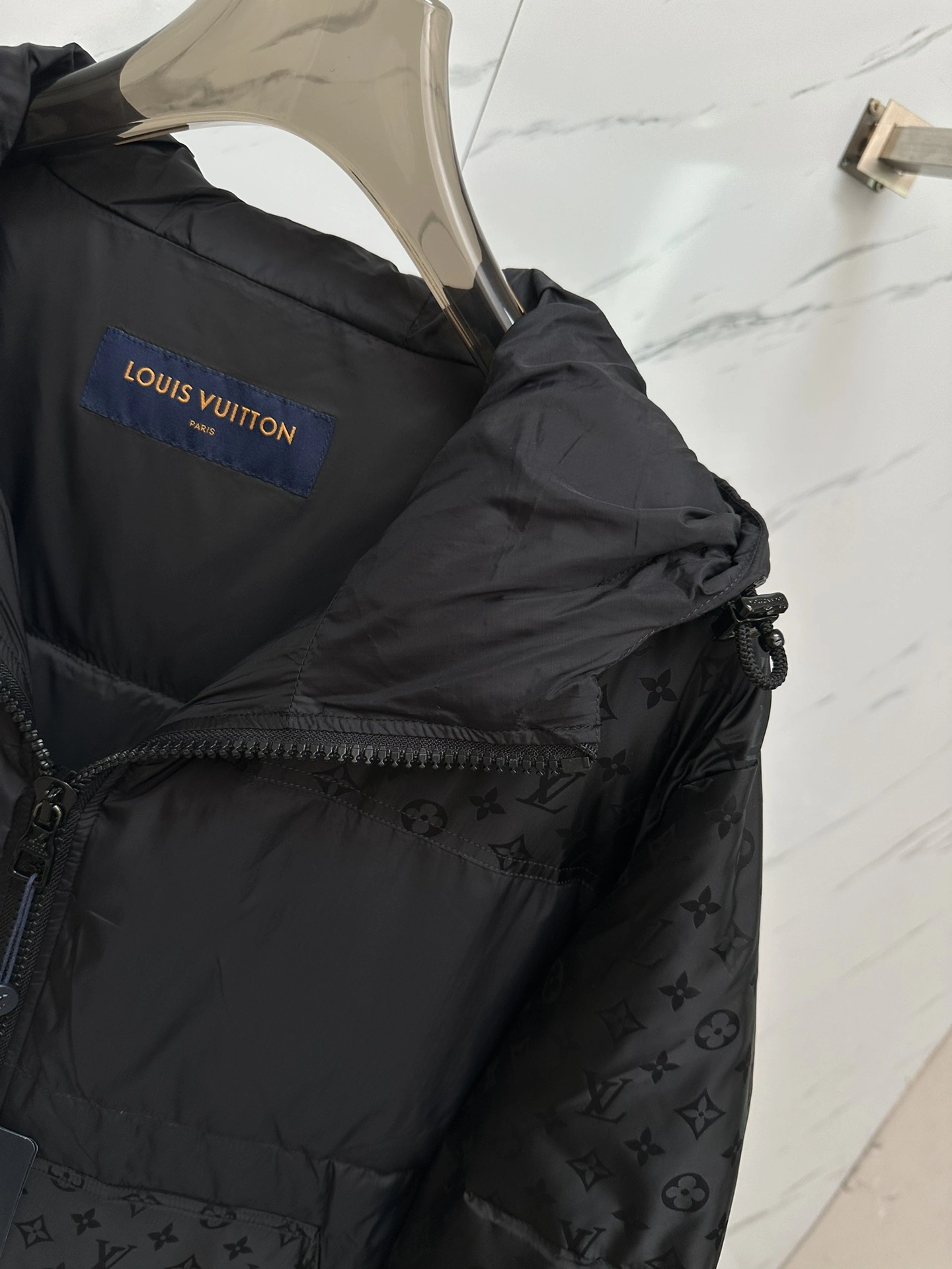 FlexibleFit Louis Vuitton Down Jackets 139415